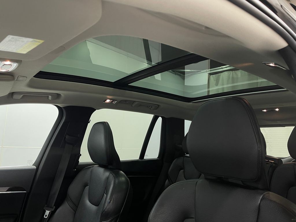 2019 Volvo XC90 Image 12