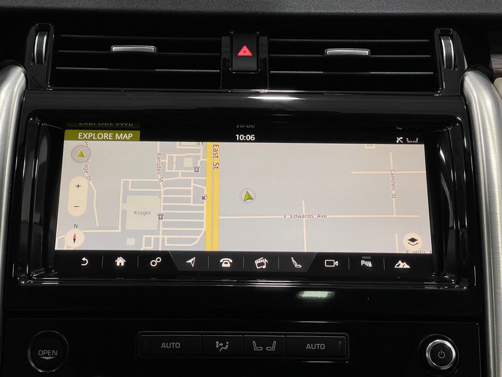 2018 Land Rover Discovery Image 10