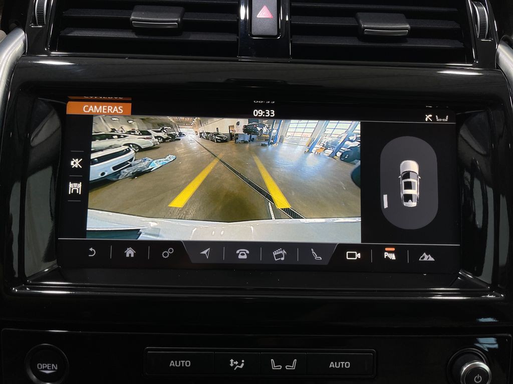2018 Land Rover Discovery Image 11