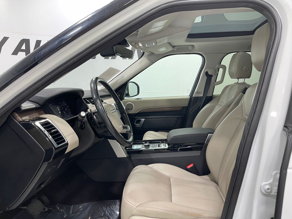 2018 Land Rover Discovery Image 14