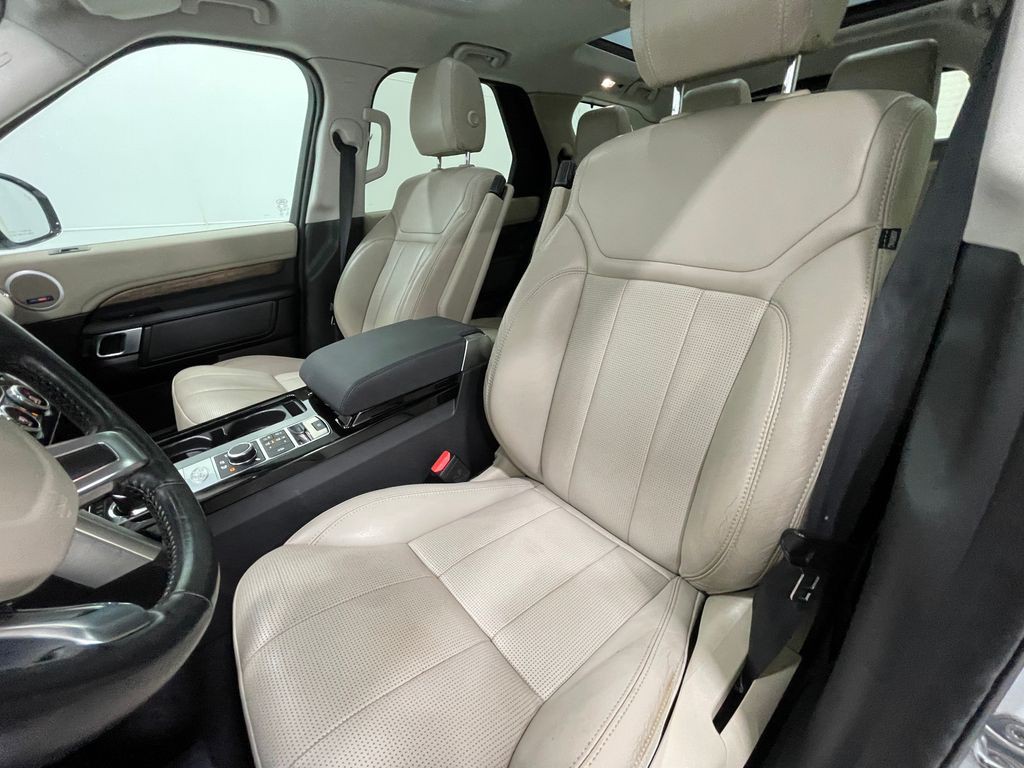 2018 Land Rover Discovery Image 15