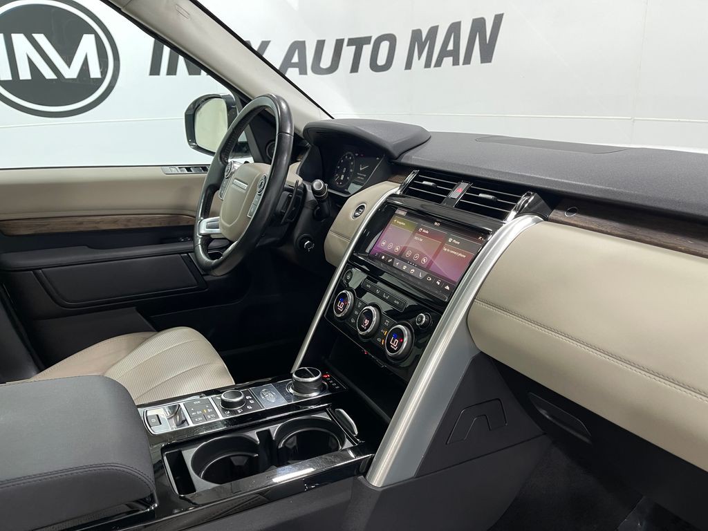 2018 Land Rover Discovery Image 21