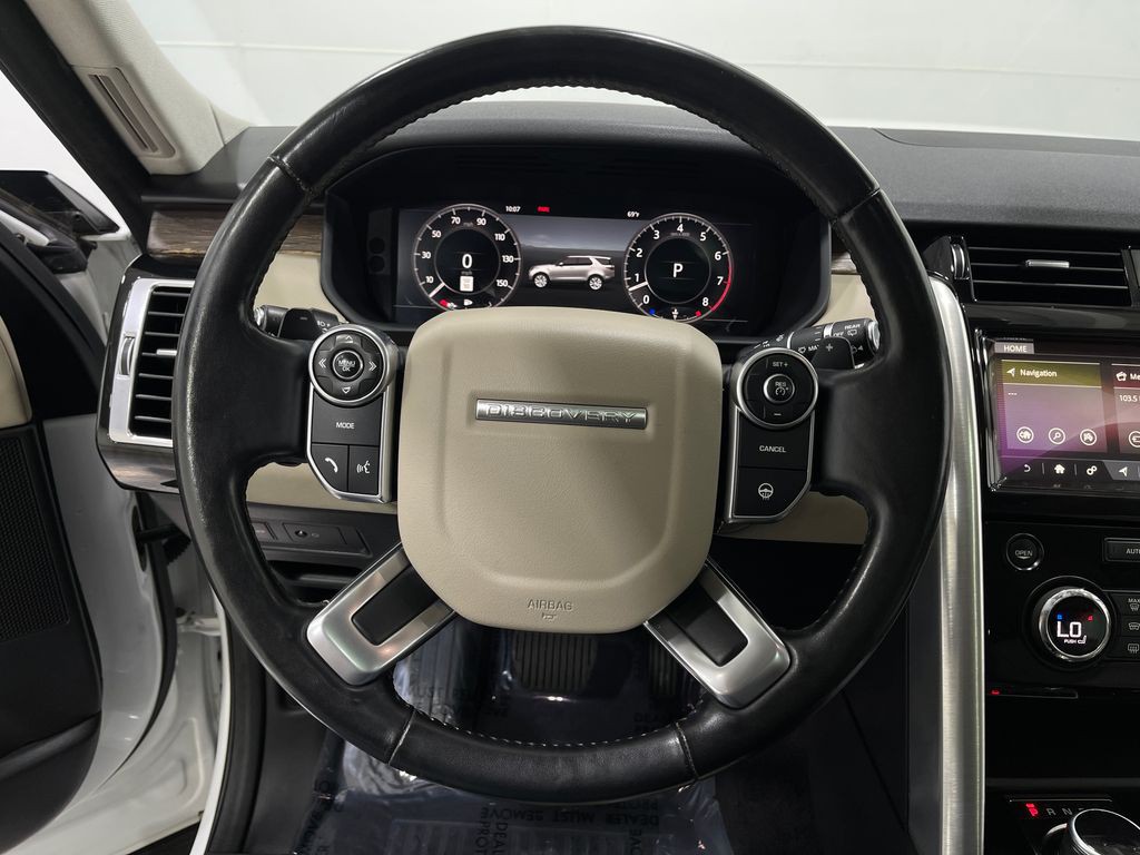 2018 Land Rover Discovery Image 23