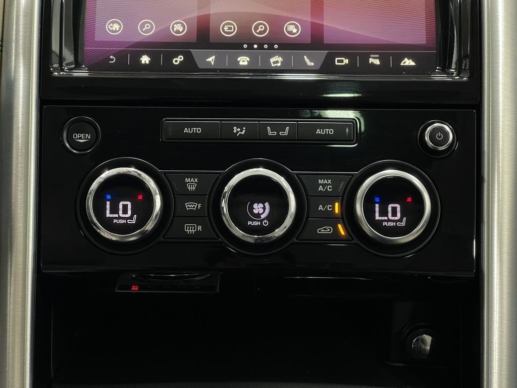 2018 Land Rover Discovery Image 26
