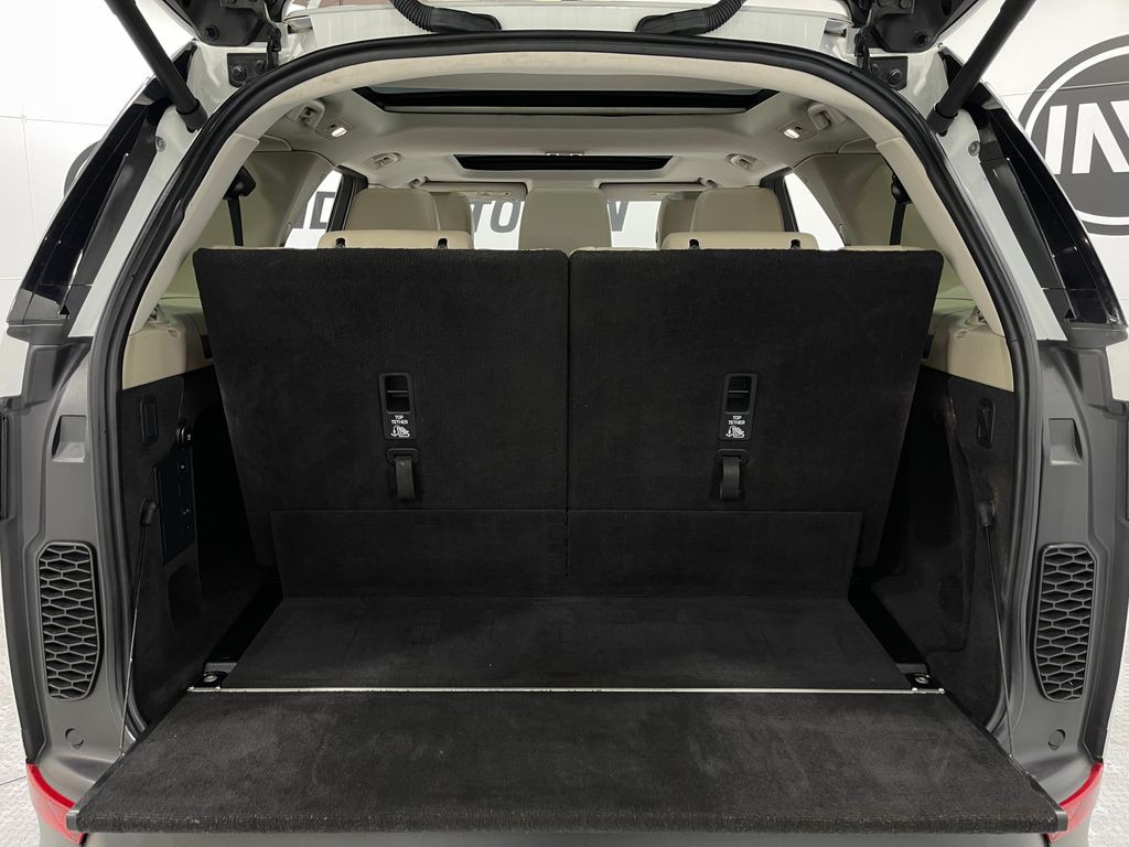 2018 Land Rover Discovery Image 27