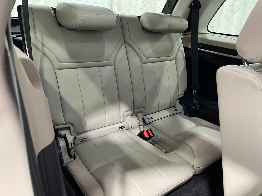 2018 Land Rover Discovery Image 33