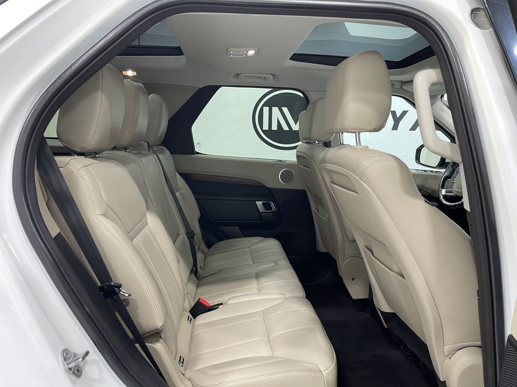 2018 Land Rover Discovery Image 34