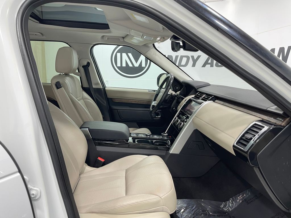 2018 Land Rover Discovery Image 35