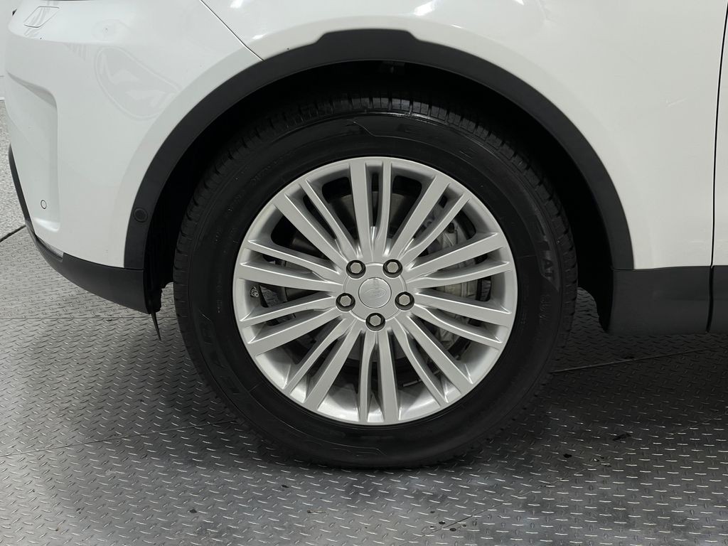 2018 Land Rover Discovery Image 38