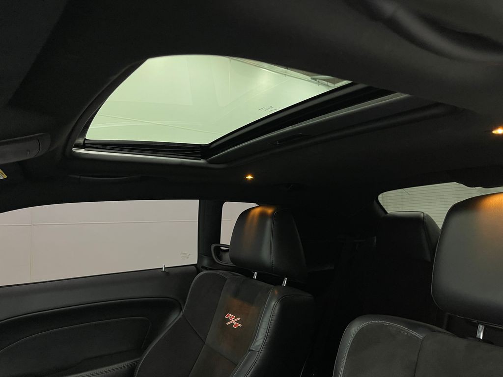 2016 Dodge Challenger Image 12