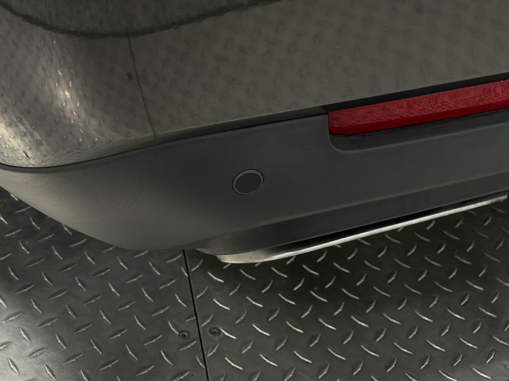 2016 Dodge Challenger Image 13