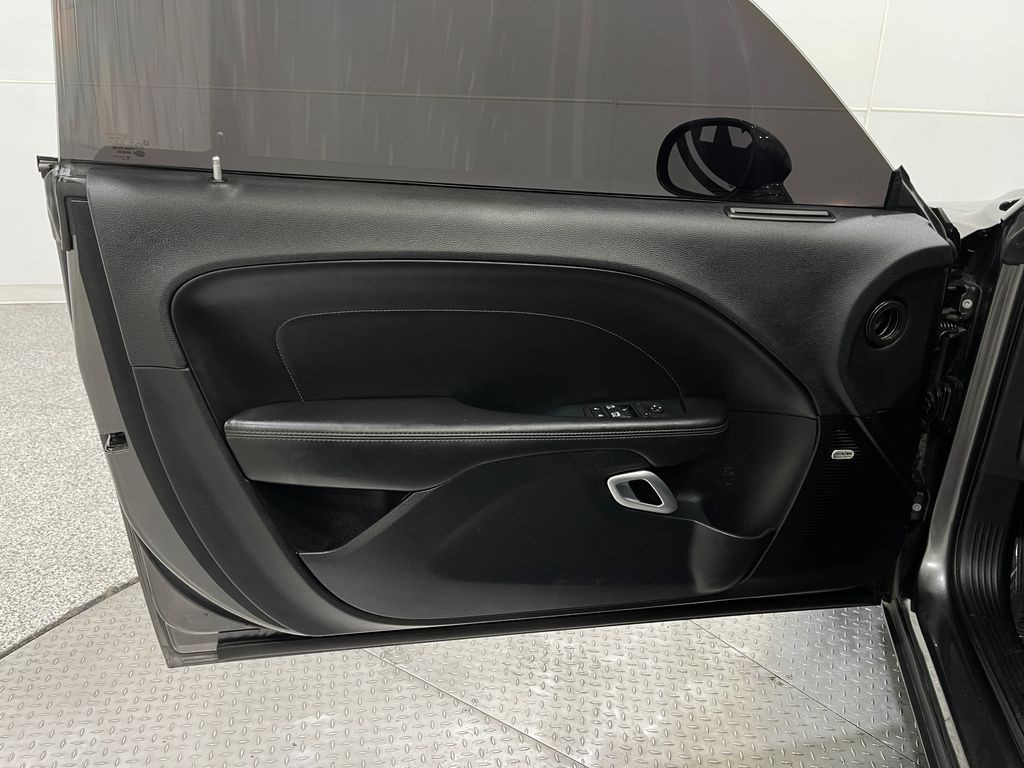 2016 Dodge Challenger Image 16