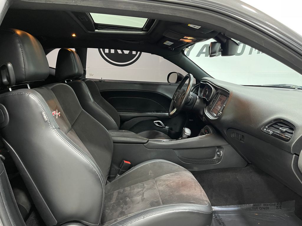 2016 Dodge Challenger Image 32