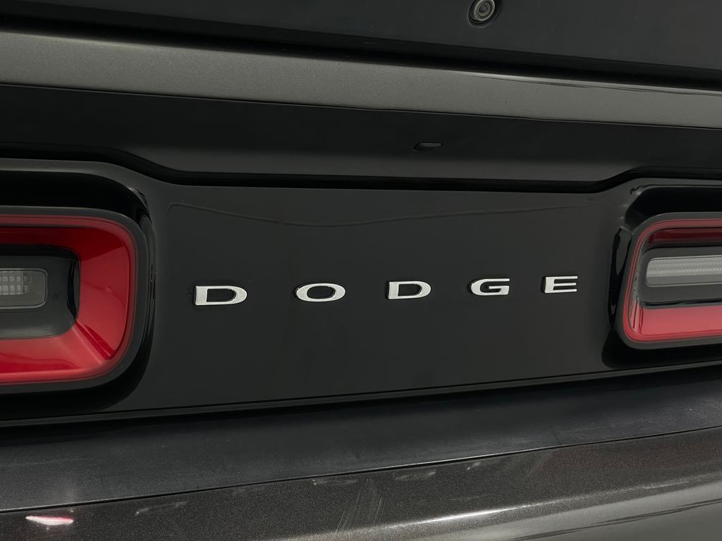 2016 Dodge Challenger Image 38