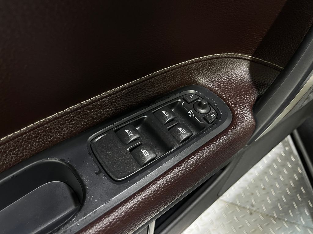 2013 Volvo C70 Image 14
