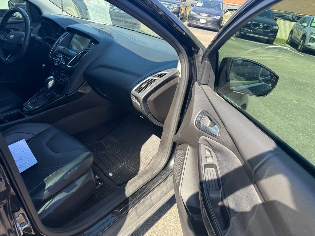 2017 Ford Focus Image 6