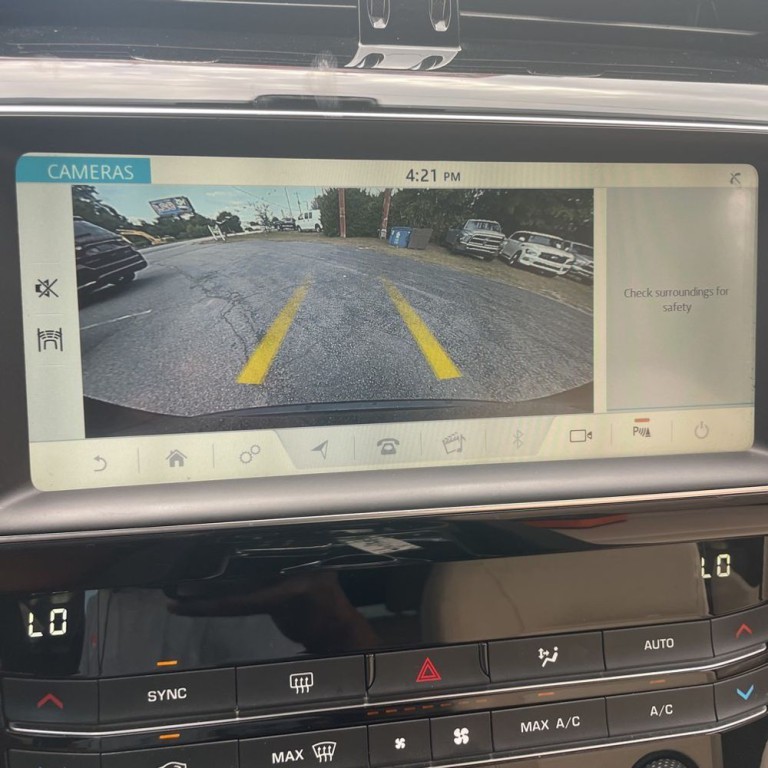 2020 Jaguar F-PACE Image 11