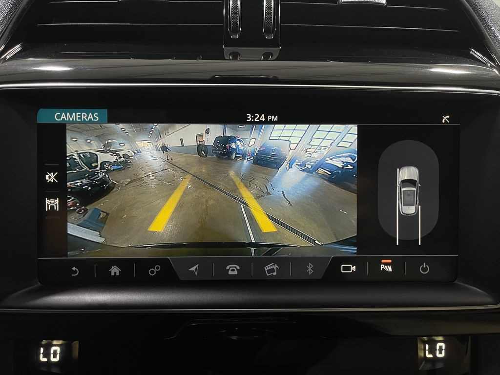 2020 Jaguar F-PACE Image 11