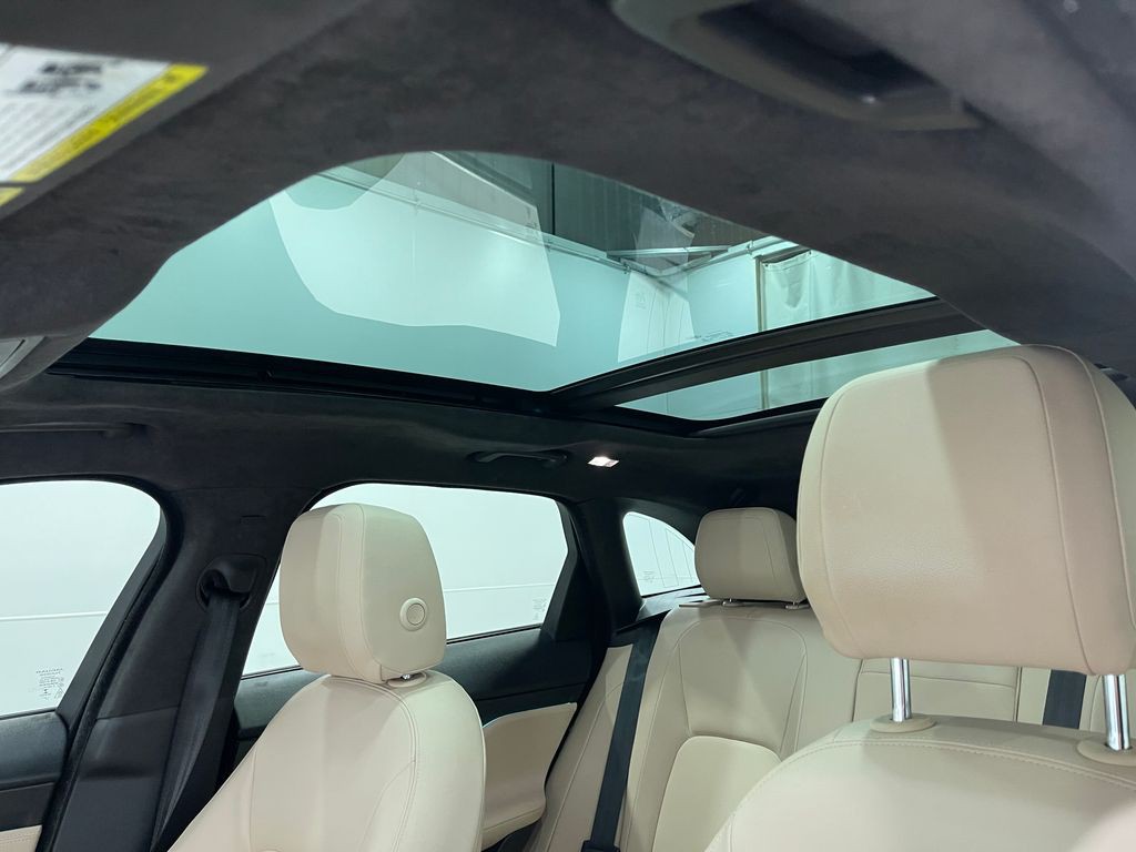 2020 Jaguar F-PACE Image 12