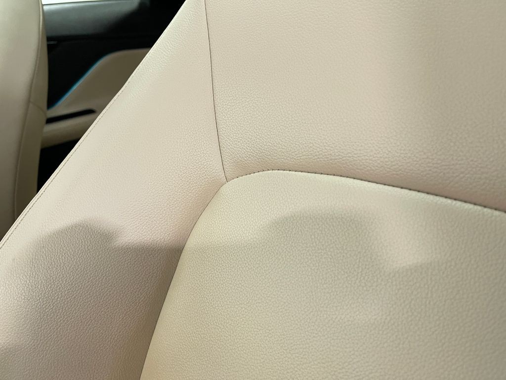 2020 Jaguar F-PACE Image 19