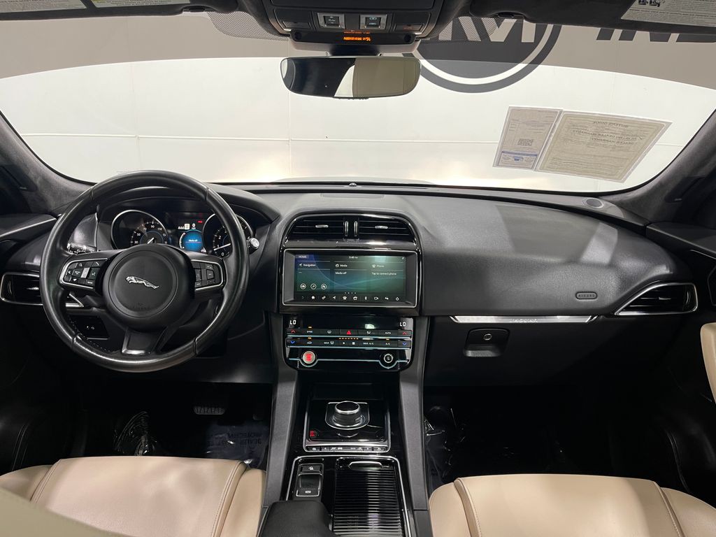 2020 Jaguar F-PACE Image 20