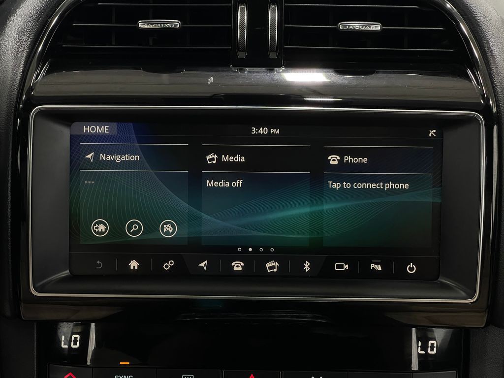 2020 Jaguar F-PACE Image 25