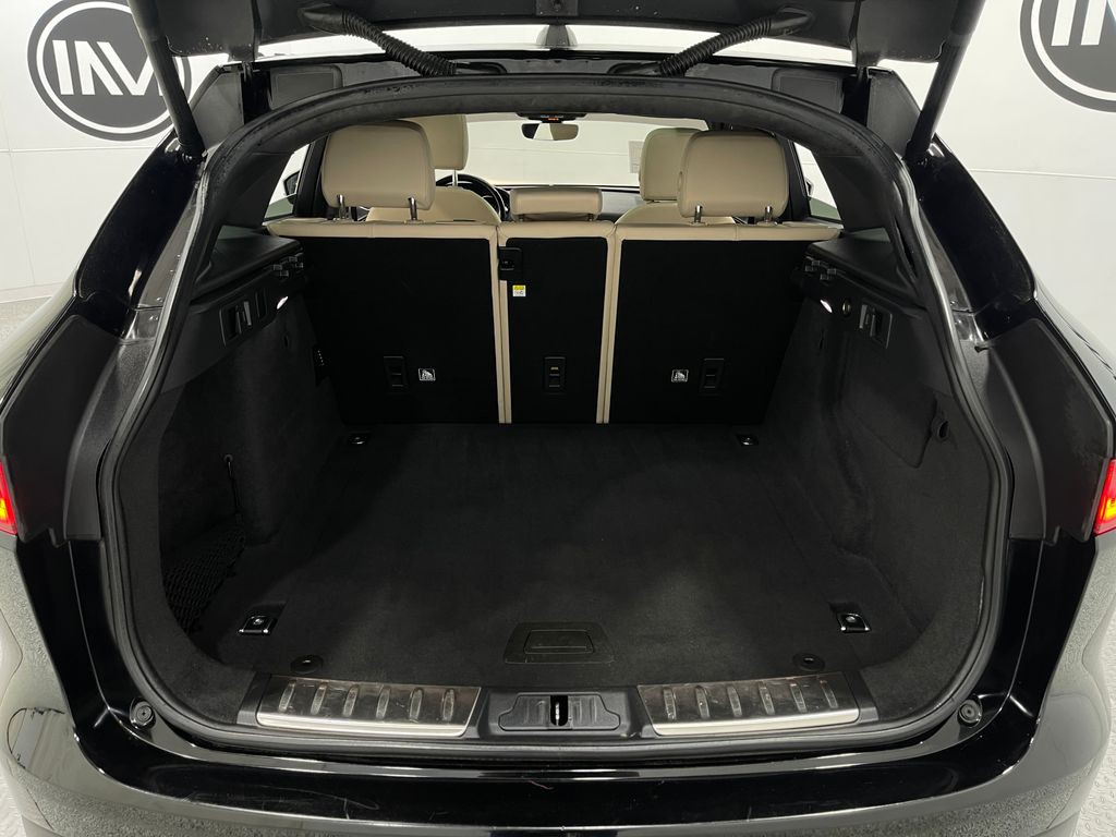 2020 Jaguar F-PACE Image 27