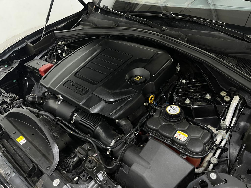 2020 Jaguar F-PACE Image 29