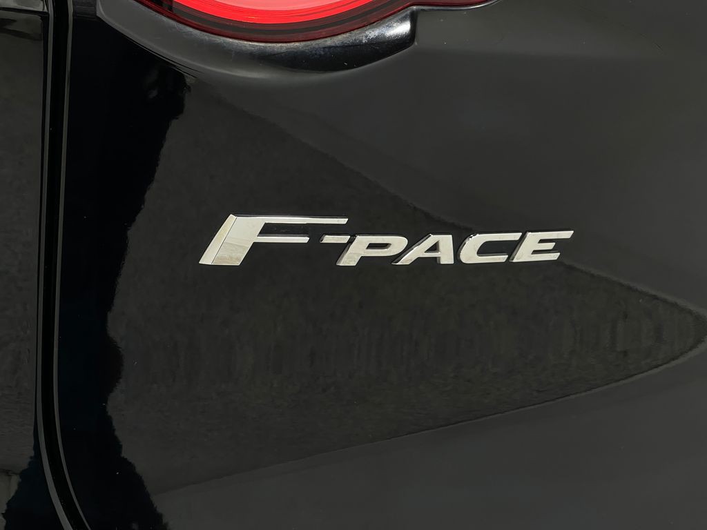 2020 Jaguar F-PACE Image 39