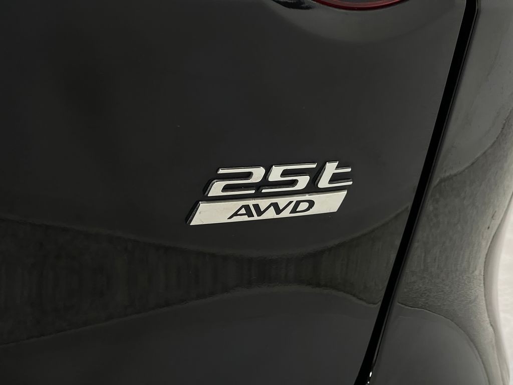 2020 Jaguar F-PACE Image 40