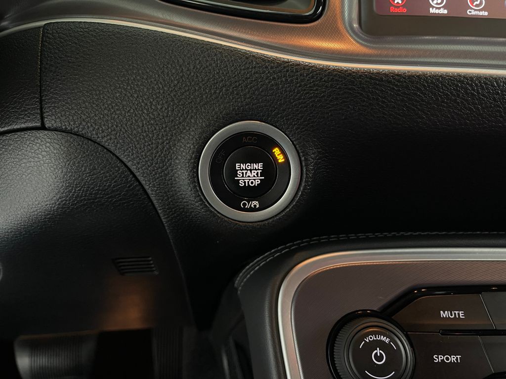 2019 Dodge Challenger Image 17