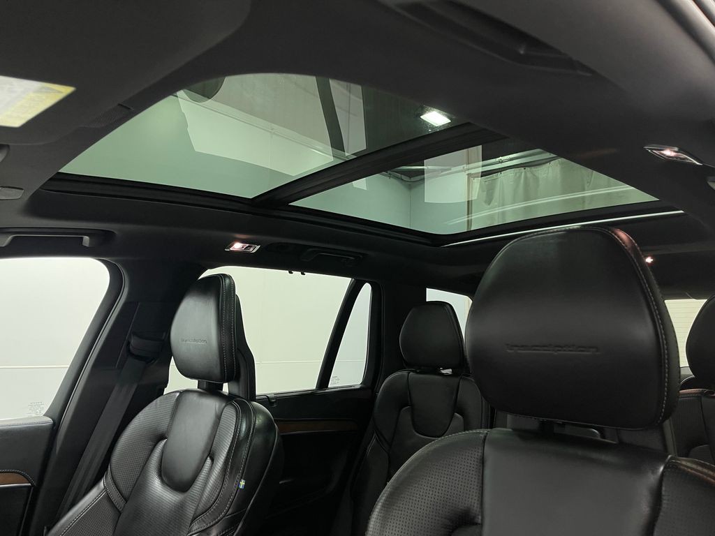 2017 Volvo XC90 Image 12