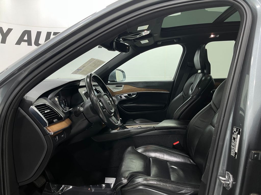 2017 Volvo XC90 Image 14