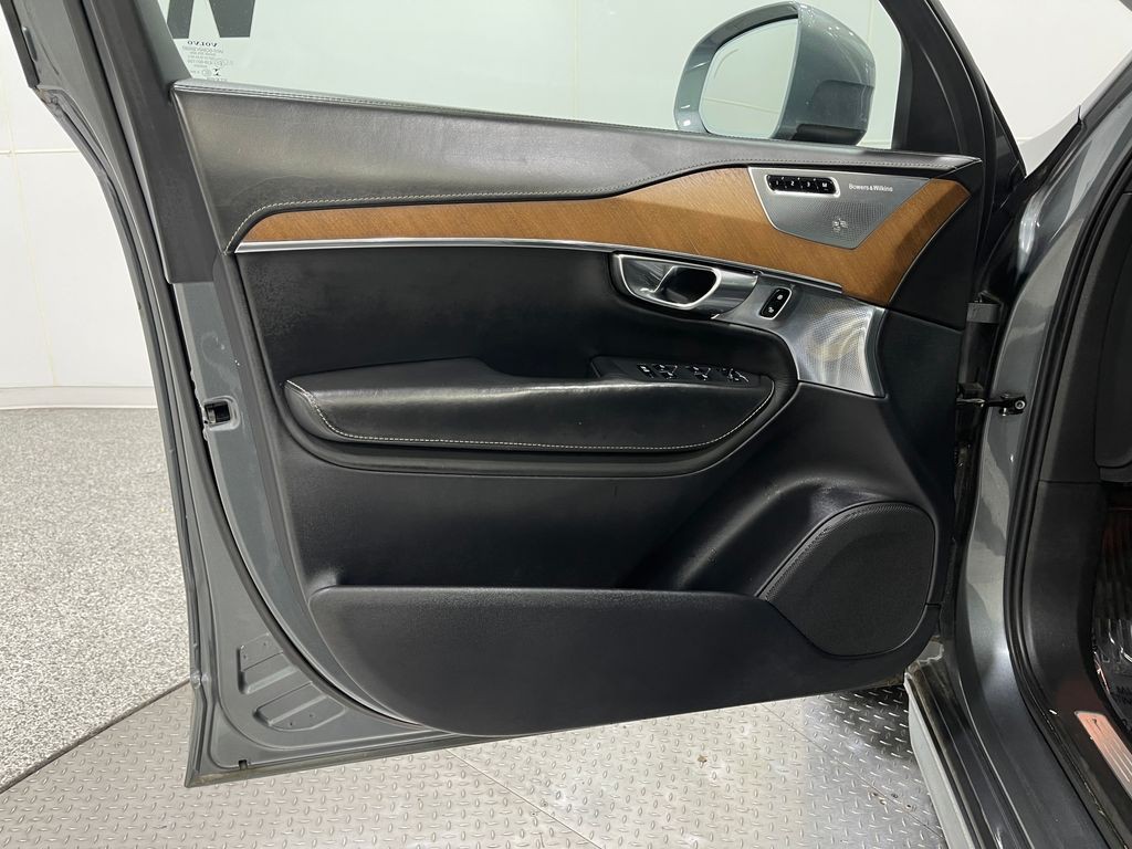 2017 Volvo XC90 Image 16