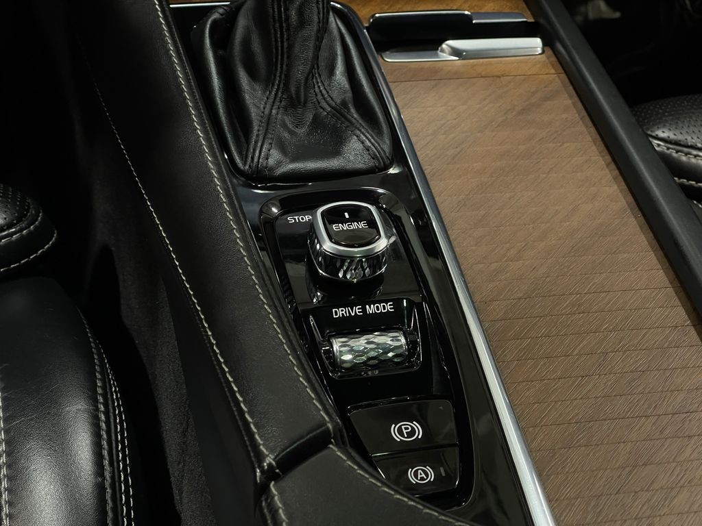 2017 Volvo XC90 Image 22
