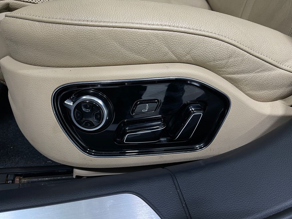 2014 Audi A8 Image 15