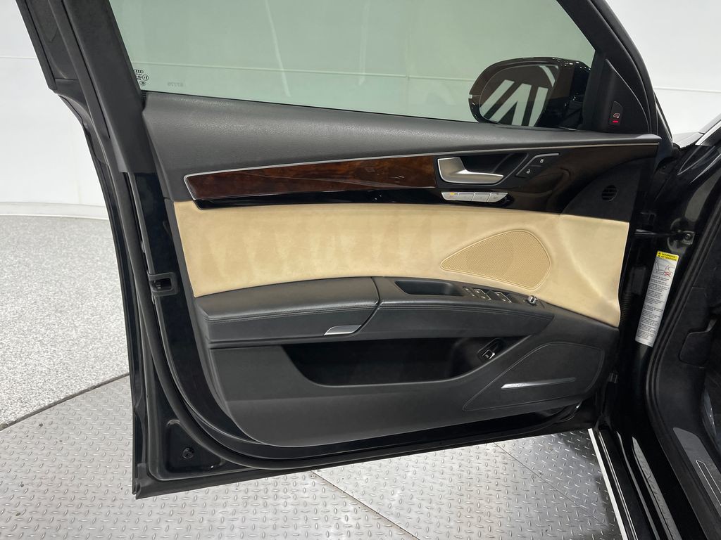 2014 Audi A8 Image 16