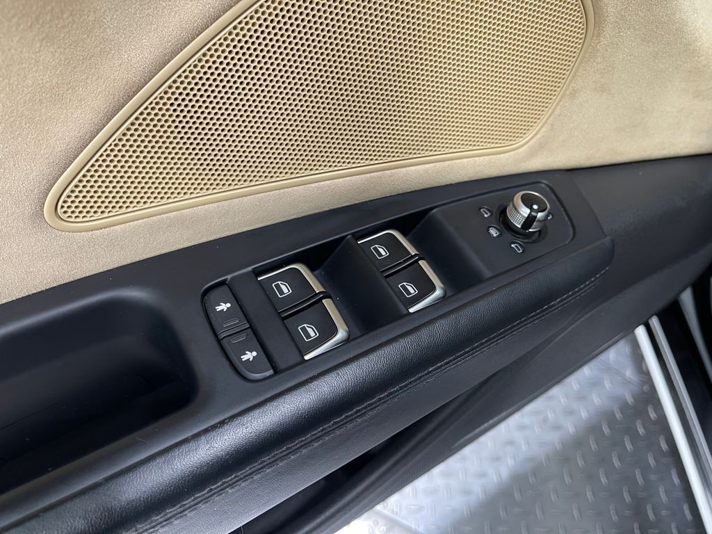 2014 Audi A8 Image 17