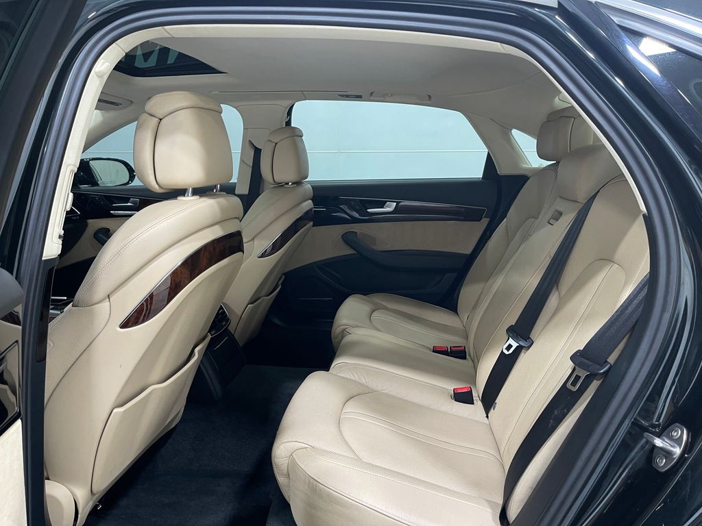 2014 Audi A8 Image 30