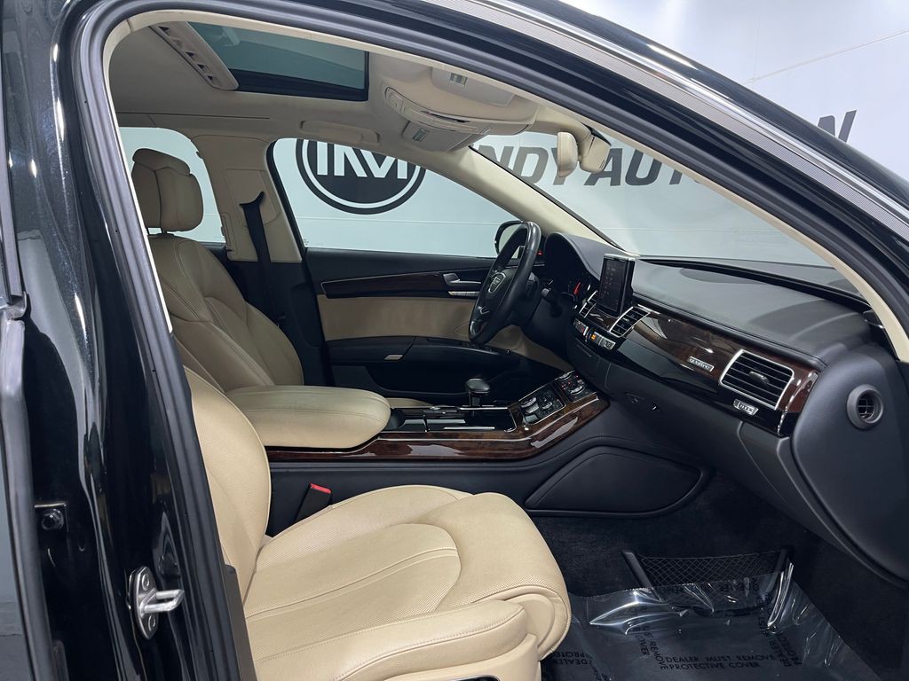 2014 Audi A8 Image 32