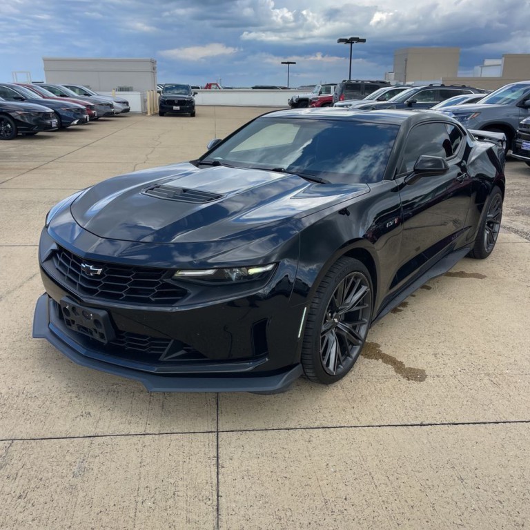 2020 Chevrolet Camaro Image 2