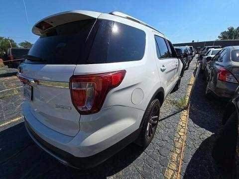 2017 Ford Explorer Image 3