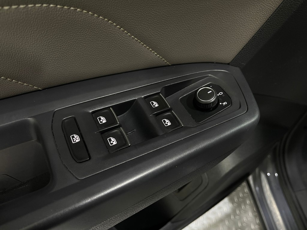 2021 Volkswagen Atlas Cross Sport Image 16