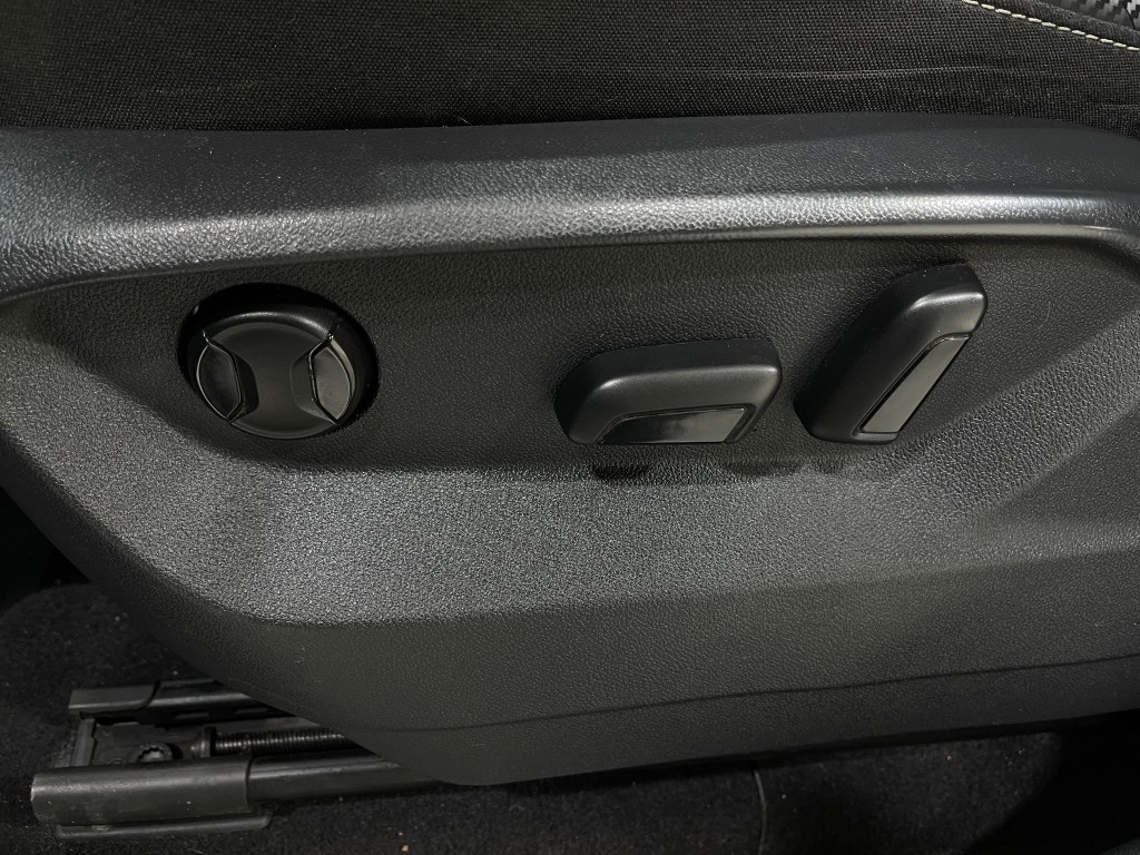 2021 Volkswagen Atlas Cross Sport Image 17