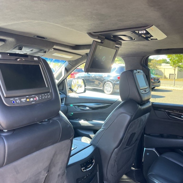 2018 Cadillac Escalade Image 17