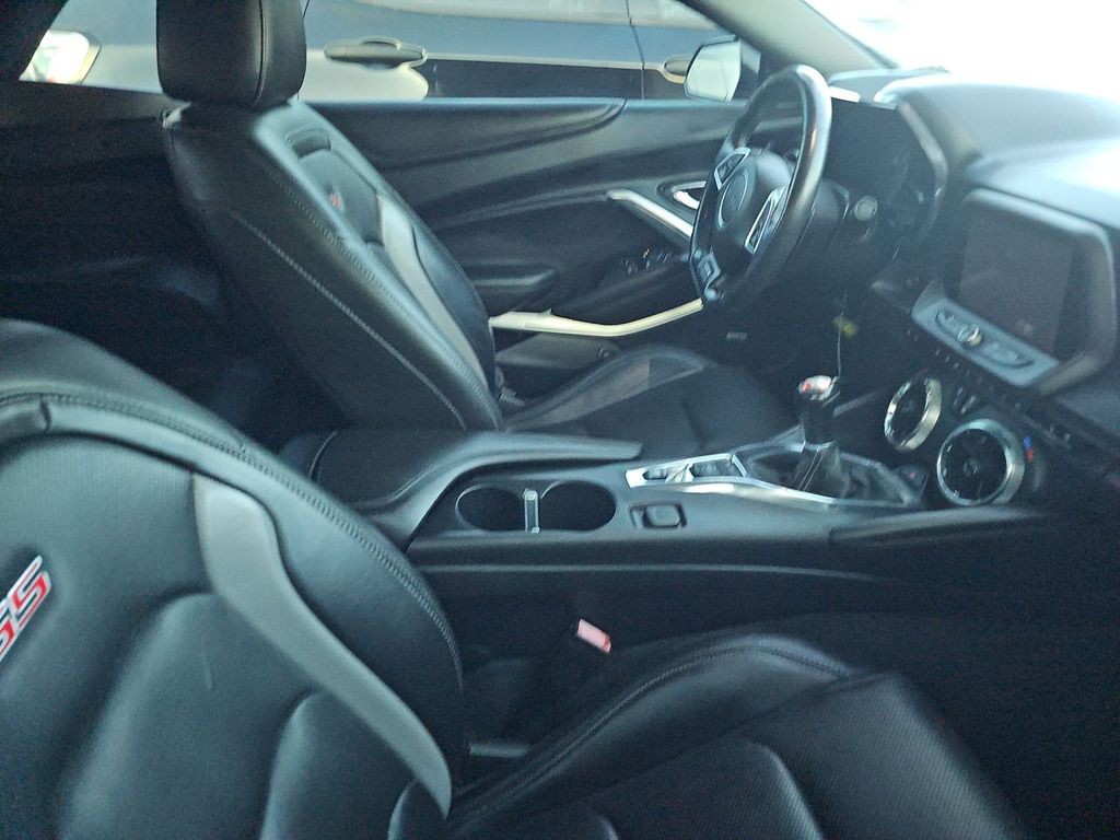 2017 Chevrolet Camaro Image 8