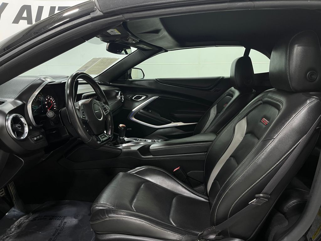 2017 Chevrolet Camaro Image 13