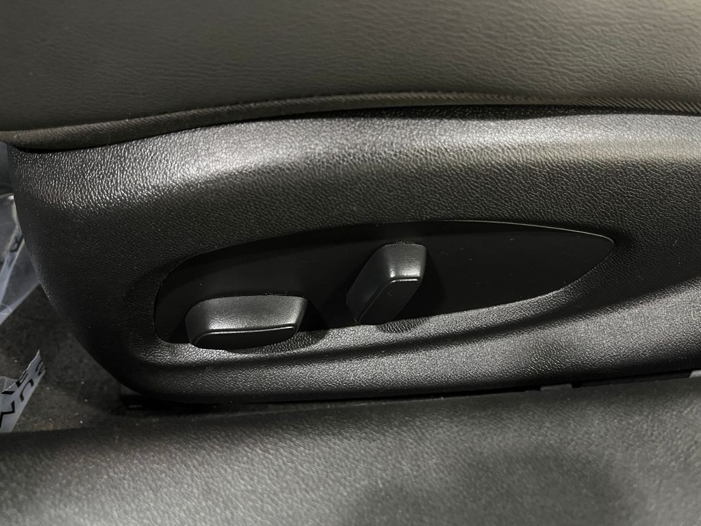 2017 Chevrolet Camaro Image 17