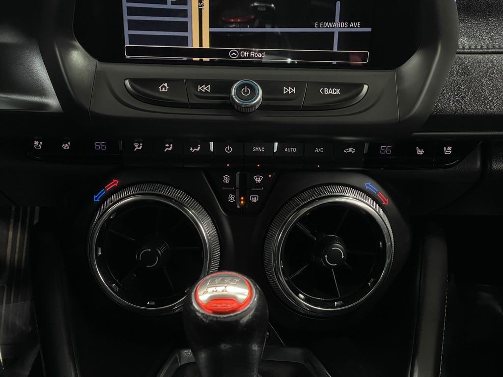 2017 Chevrolet Camaro Image 25