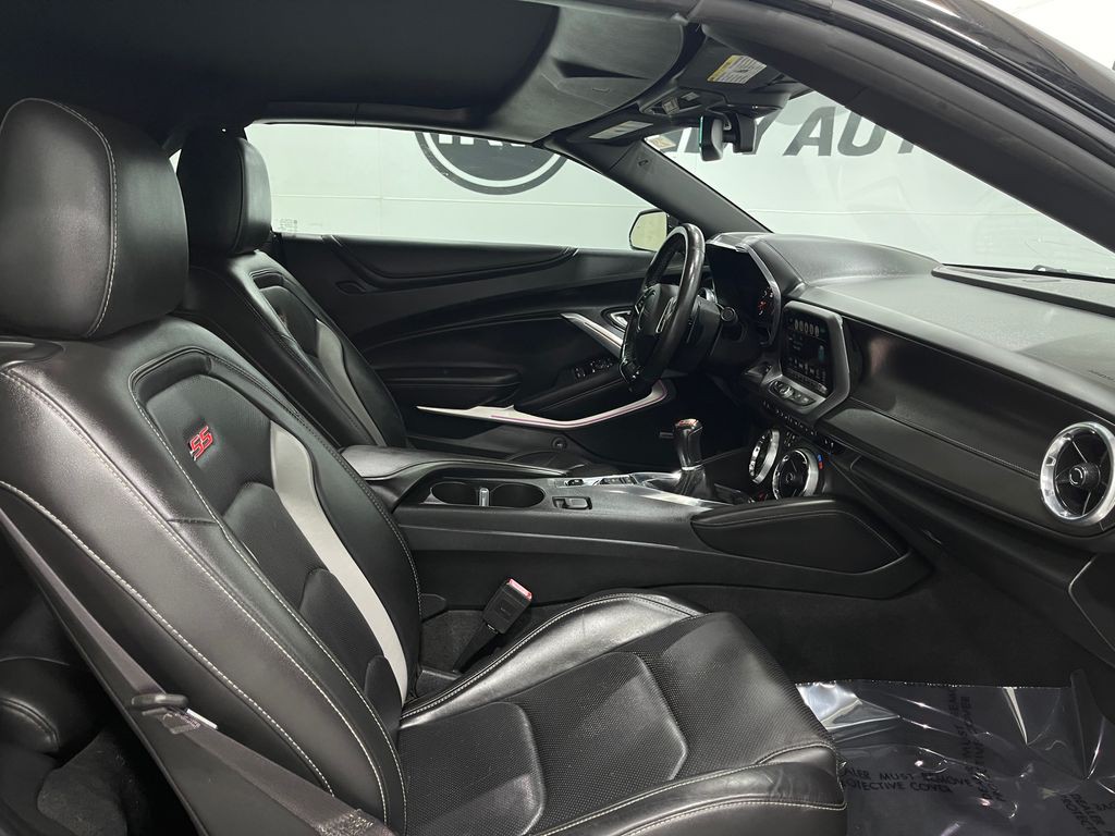 2017 Chevrolet Camaro Image 32